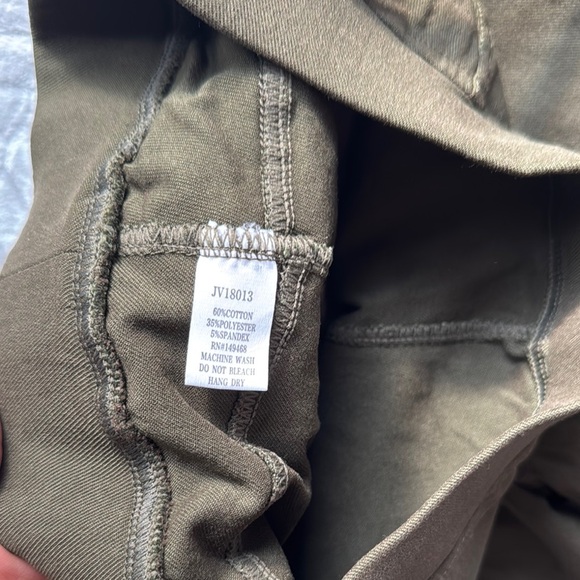 JVINI Olive Skinny Pants with Pocket Detail - Picture 3 of 7
